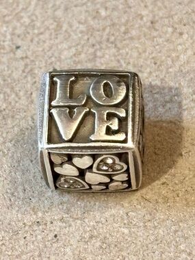 🆕Listing! Brighton Love Cube bead Silver with clear crystals & hearts Retired
